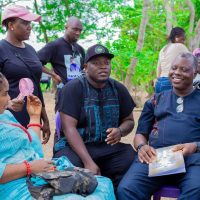 Adeoluwa Owu on set with 'Asiri Ade' Cast Members - © Papaya Studios